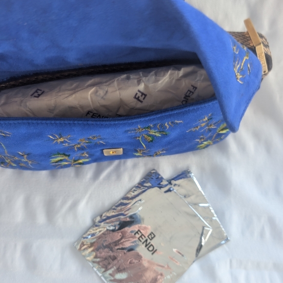 Fendi Vintage Blue Embroidered Bag with Snake Print Strap - Picture 6 of 9